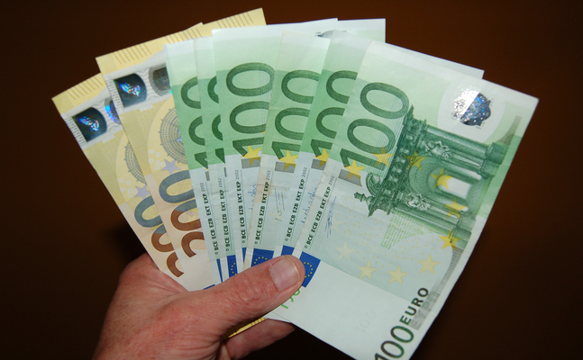 Schon zwei ÖVP-Landeshauptmänner nehmen Kanzler Nehammers Wunsch vom Schutz des Bargeldes in der Verfassung ab.